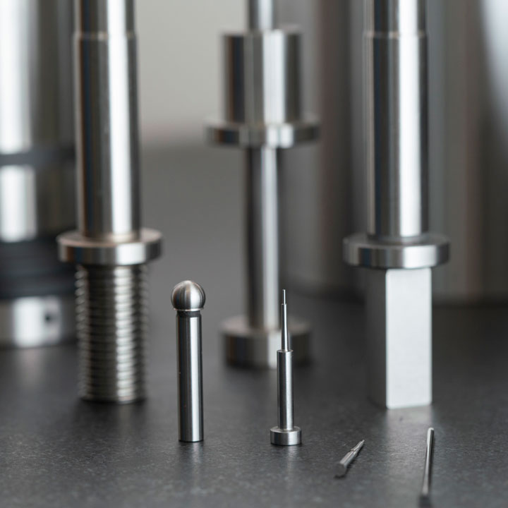 Produktübersicht mit verschiedenen geschliffenen Metallkörpern
