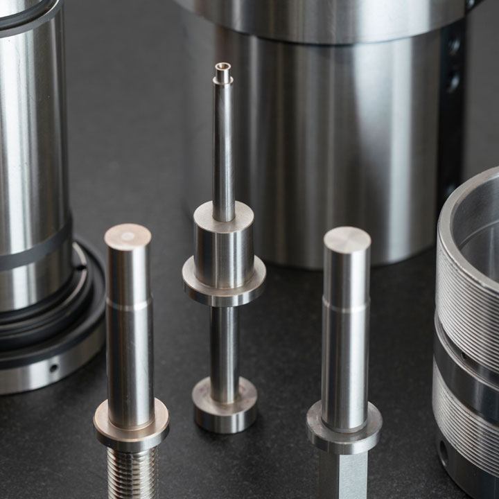 Produktübersicht mit verschiedenen geschliffenen Metallkörpern
